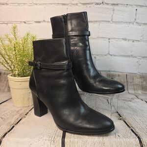 ANN TAYLOR BLACK LEATHER ANKLE BOOT ROUND TOE HEELS BUCKLE DETAIL WOMENS 9.5 EUC